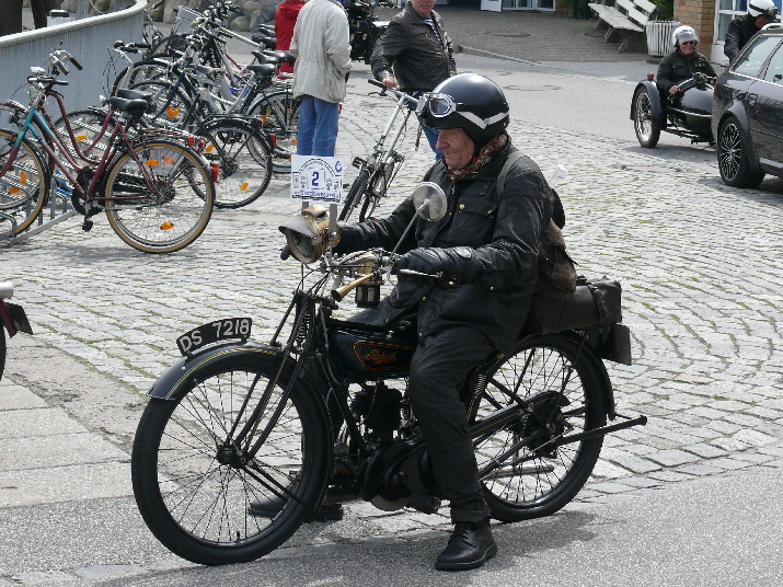 Oldtimertimer-Rallye Bsum 2010 / a motorized bike