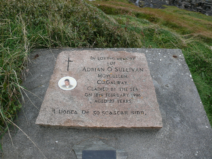 Gedenkstein am Wegesrand / memory stone on the way