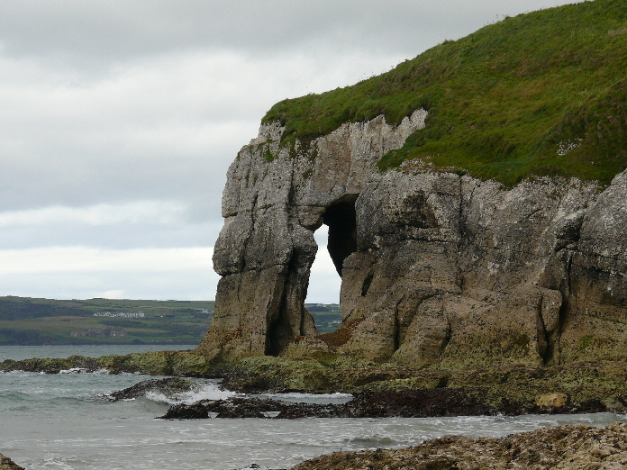 Weifelsenkste, Nordirland / white rock coast, Northern Ireland