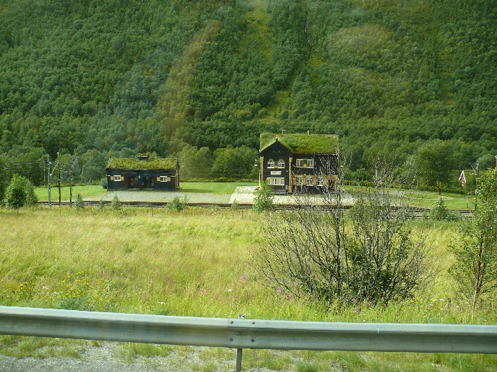 Eisenbahnstation im Nirgenwo / a railway station in the wilderness