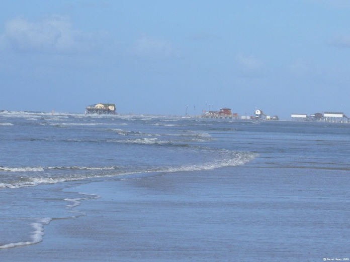 St.Peter-Ording / the tide is coming in more and more