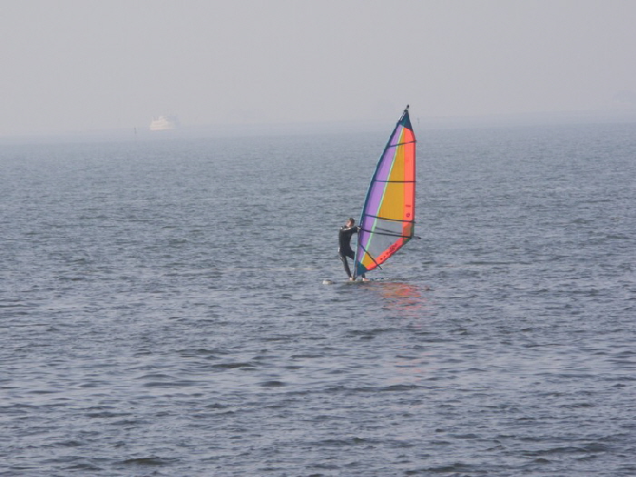 Surfer im Nebel vor Nordstrand / surfing through the fog on the northsea